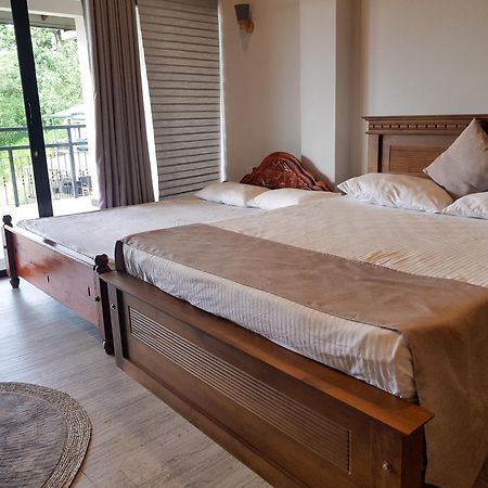 Lush Breeze Hotel Kandy Bagian luar foto