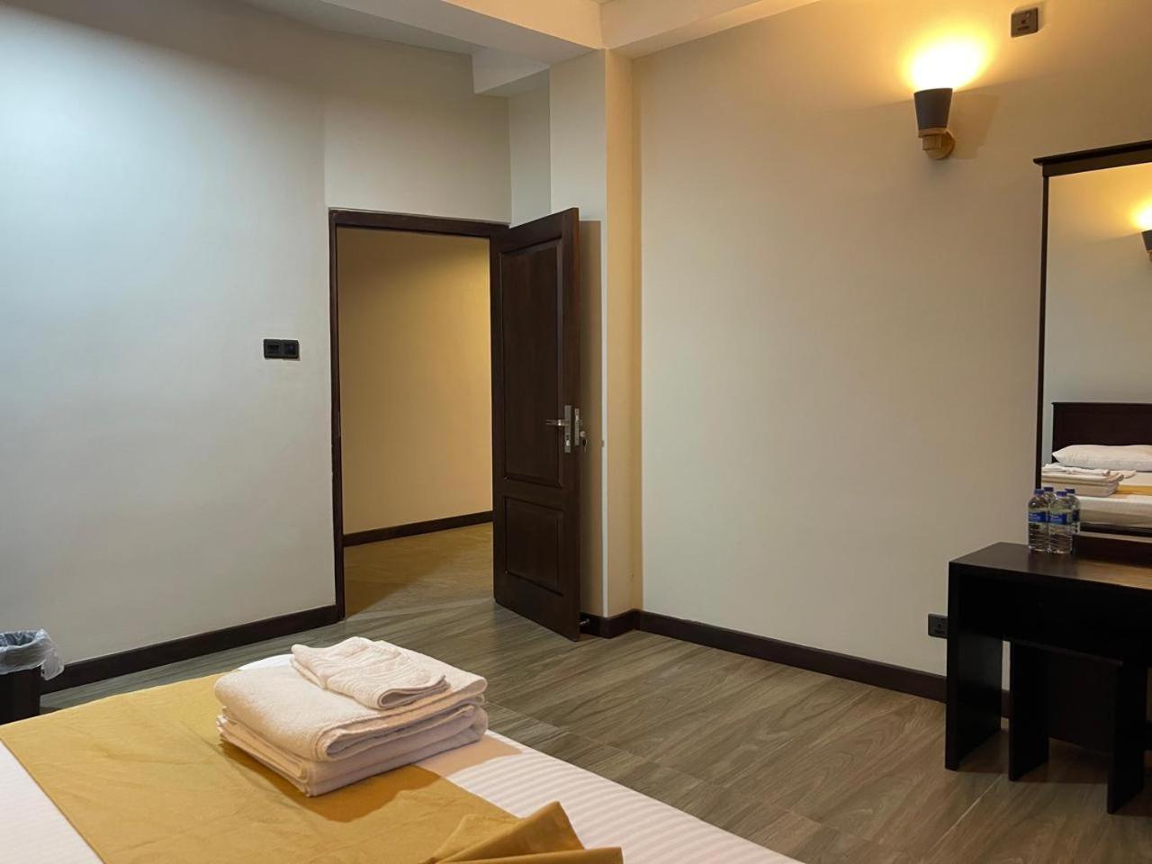 Lush Breeze Hotel Kandy Bagian luar foto
