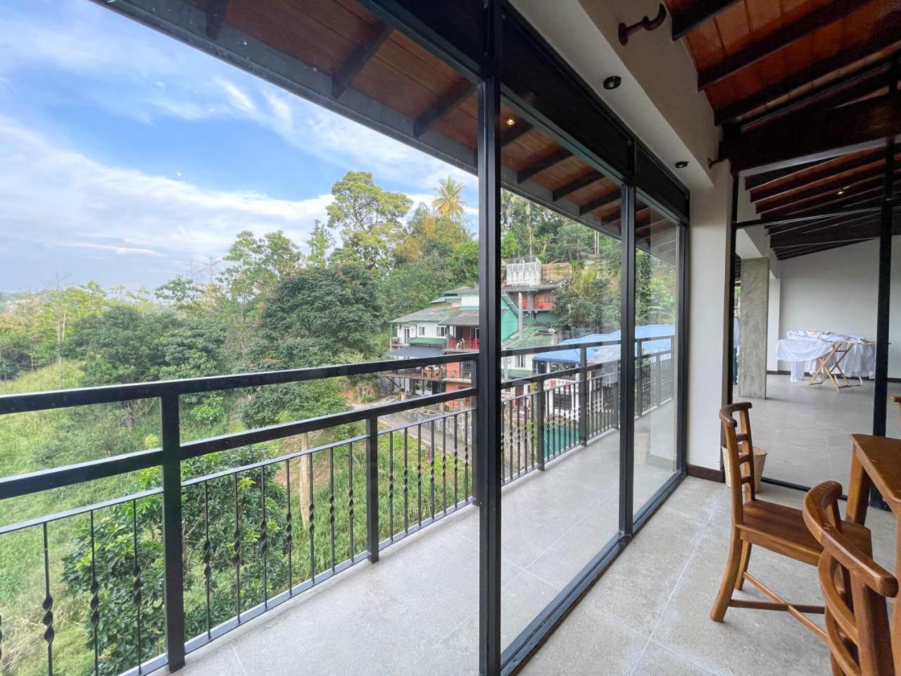 Lush Breeze Hotel Kandy Bagian luar foto