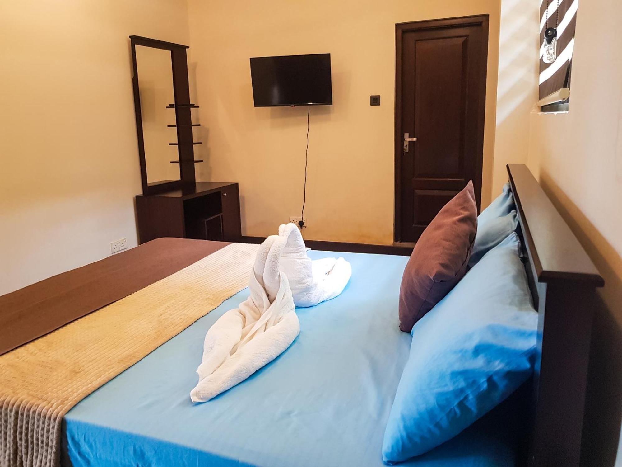 Lush Breeze Hotel Kandy Bagian luar foto